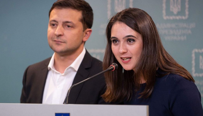 Двома твітами врятувала гривню: Мендель розбурхала мережу несподіваною заявою, відео