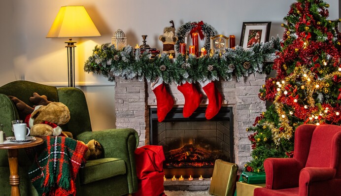 З комендантською годиною і не більше 3 гостей: як пройде Різдво в Європі