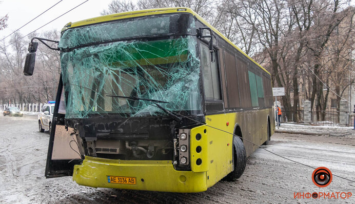 В Днепре ледяной дождь превратил дороги в каток - число ДТП быстро растет: фото и видео