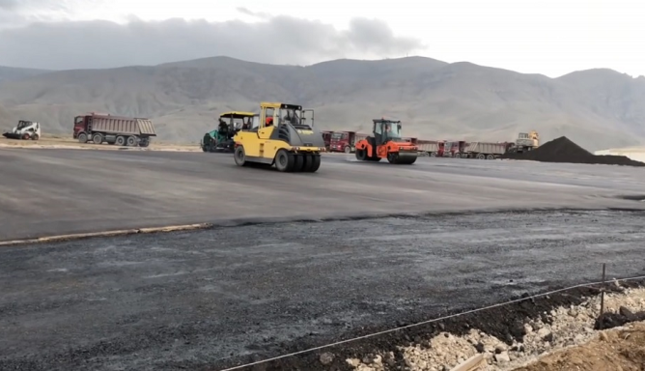 В окупованому Криму асфальтують знаменитий мис: сумні фото і відео