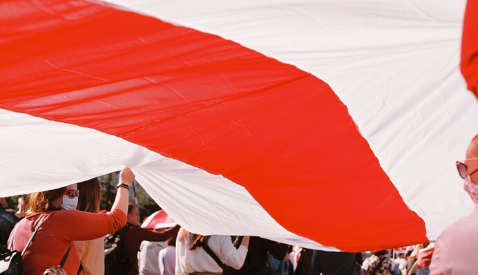 У Білорусі протестуючі влаштували яскраву акцію: затримано десятки людей