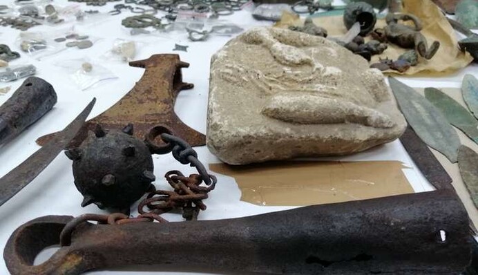 В Сербии задержали грузовик с тысячами древних находок из Украины: фото