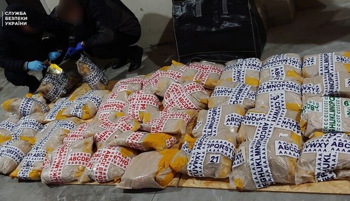 В Украине изъяли рекордную партию опасного "дипломатического" груза - стоит миллиарды: фото и видео
