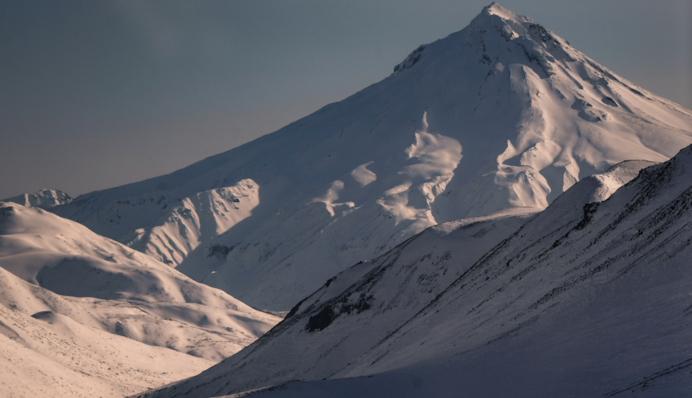 Брили летіли прямо на людей: у Росії сталася страшна трагедія з туристами біля водоспаду, відео
