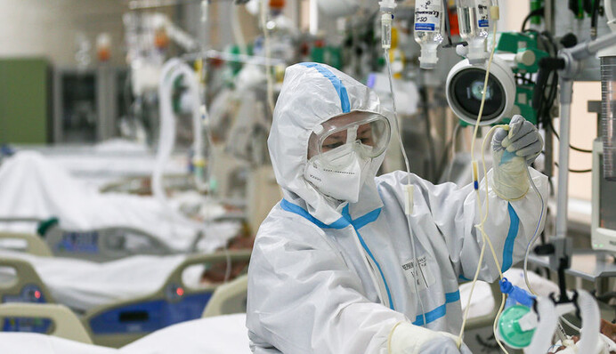 Чи потрібно приймати антибіотики і вітаміни при Covid-19: поради відомого лікаря