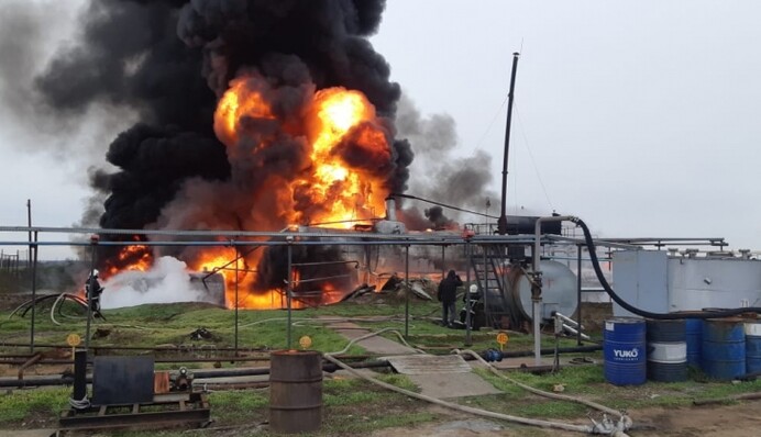 Під Миколаєвом на нафтобазі сталася потужна пожежа з вибухом: фото і відео