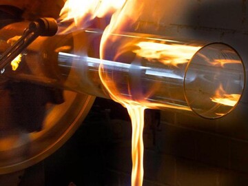 Ученые открыли новое состояние материи - "жидкое стекло": что о нем известно