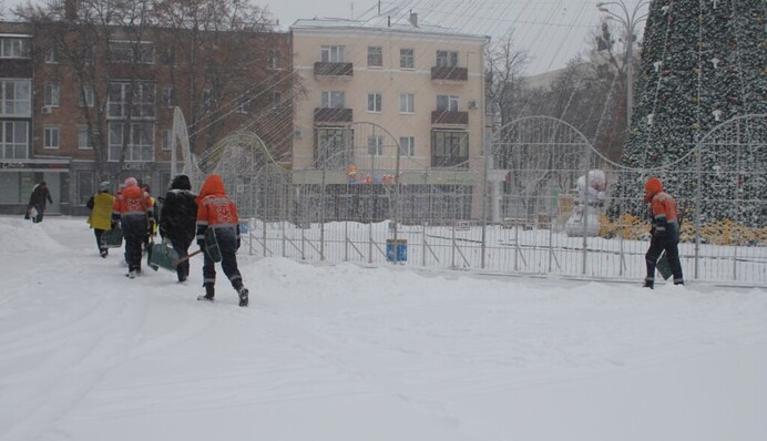 Украину замело снегом, десятки сел и городов заблокированы: фото и видео
