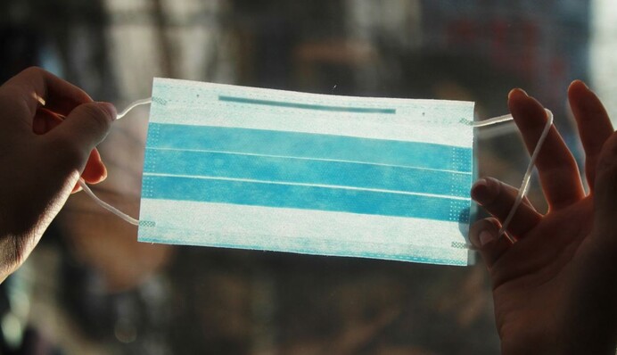 Бог спасает от всего: в украинском селе врача терроризируют за ношение маски, видео