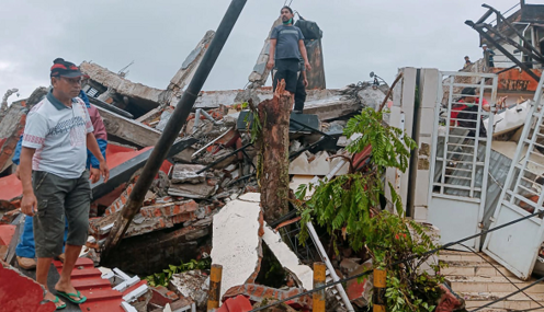 В Індонезії стався потужний землетрус - багато загиблих і поранених: фото і відео