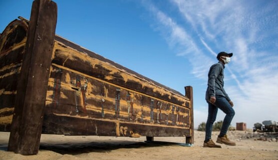 Археологи обнаружили в Египте десятки деревянных гробниц  - рядом были статуи божеств: фото