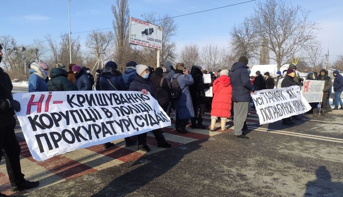 Тарифные протесты продолжаются: митингующие перекрыли трассу 
