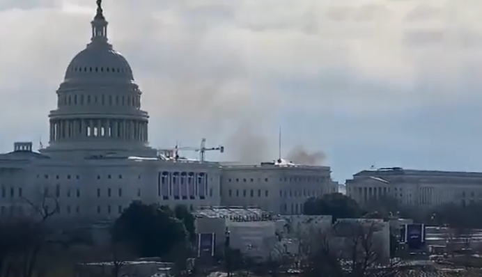 Клуби диму над Капітолієм: з будівлі Конгресу США проводять евакуацію, відео