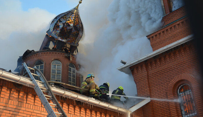 Тушили всем селом: под Днепром вспыхнул масштабный пожар в храме