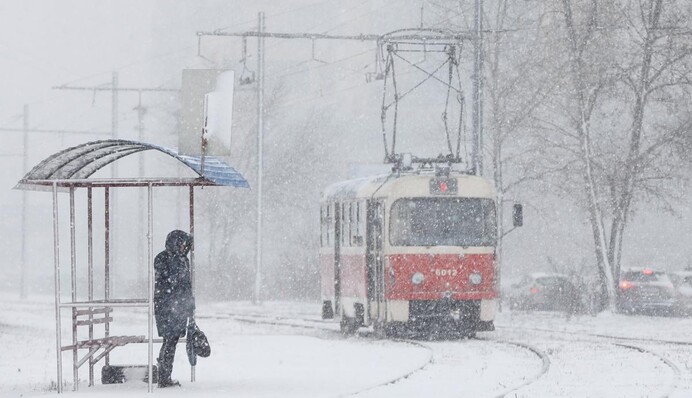 На Киев надвигается мощный снегопад, он может парализовать движение: данные с радара погоды