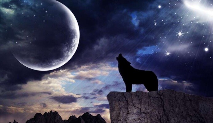 Над багатьма країнами вже зійшов Вовчий Місяць: видовищні фото і відео