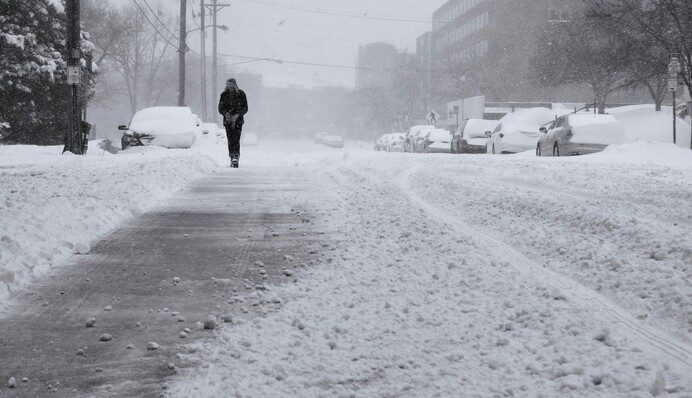 Україну засипає снігом: що відбувається в регіонах
