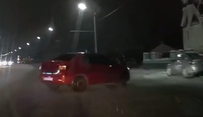 Збив батька з дитиною: момент ДТП під Києвом потрапив на відео