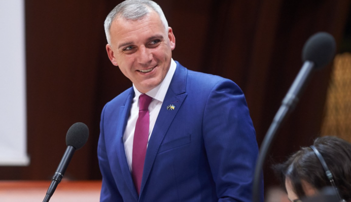 Українською, будь ласка: в Миколаєві мер перекладав виступи російськомовних депутатів