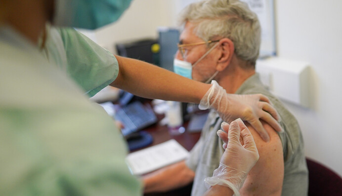 Можем попасть в полную изоляцию: в Украине дали тревожный прогноз из-за вакцинации от Covid-19