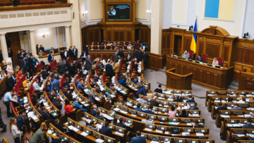 Филе семги за 200 грн и салат "Царский":  чем кормят нардепов в Раде, эксклюзивное фото