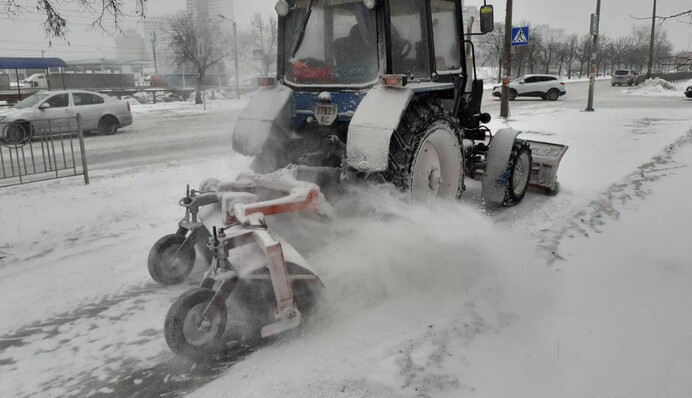 Снігопади в Україні заподіяли транспортний колапс: що діється на дорогах країни