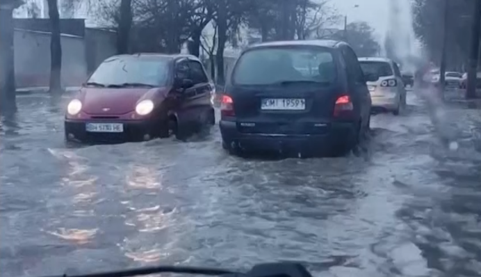 Одеса розтанула після сильних снігопадів і перетворилася на Венецію