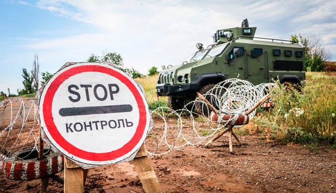 Під Донецьком військові відкрили вогонь через спробу прориву блокпоста: подробиці інциденту