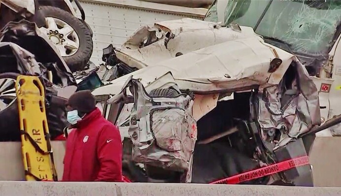 У США відразу понад 100 авто потрапили в страшну ДТП - багато загиблих: фото і відео