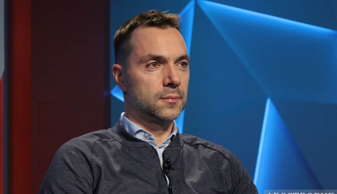 Хочу еще раз извиниться перед девушками - Арестович сделал заявление в эфире Апостроф TV