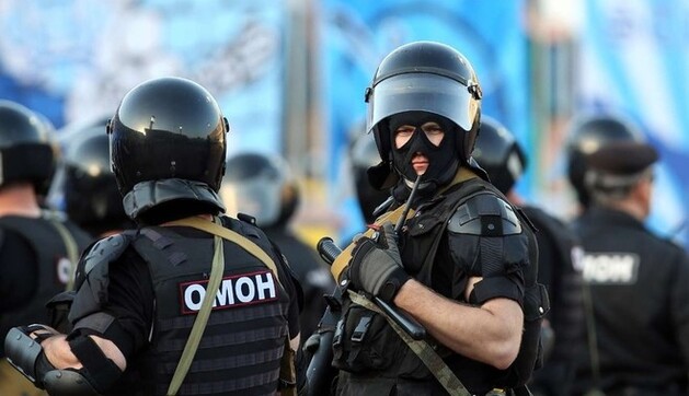 Зомбують з дитинства? У Росії школярам запропонували пограти в ОМОН і протестувальників