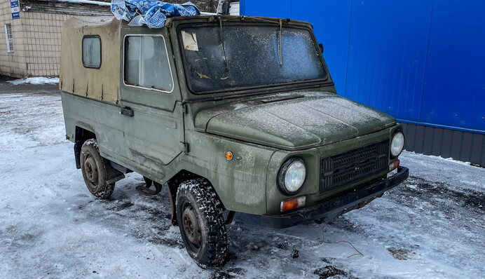 В гараже нашли редкий украинский внедорожник - простоял там более 30 лет: видео