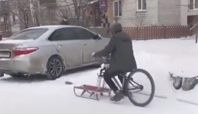 У Києві винайшли зимовий велосипед: поїздка на 