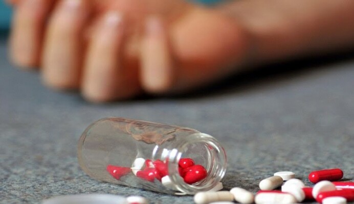 Темна сторона Інтернету: хто штовхає дітей в Україні на самогубства