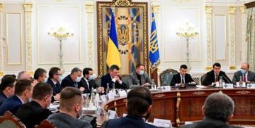 "Тайные" решения и санкции против политиков: чем закончилось заседание СНБО