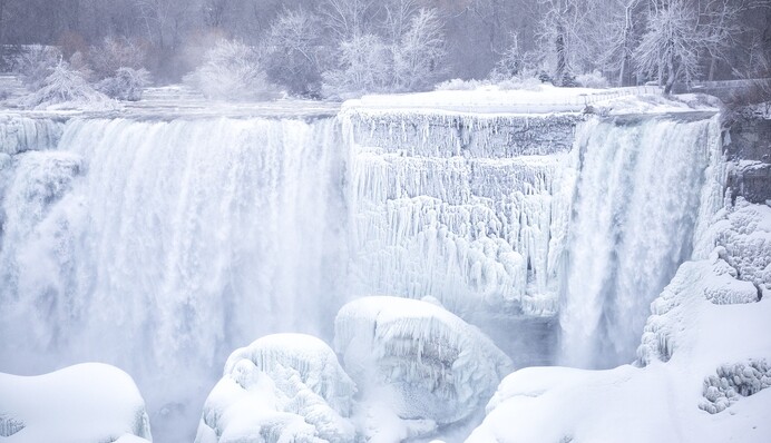 Ніагарський водоспад вкрився льодом: кадри неймовірного пейзажу