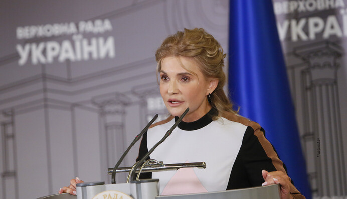 Высокие каблуки и строгий наряд: Тимошенко появилась в Раде в новом образе, фото