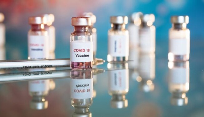 В Украине сделали первую прививку от коронавируса: фото и подробности