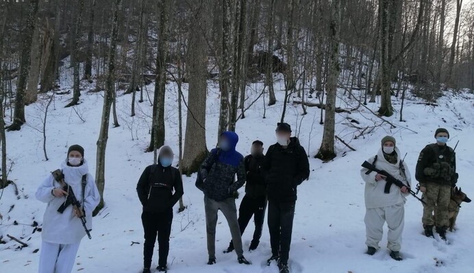 На Закарпатті прикордонники зі стріляниною затримали студентів з Африки