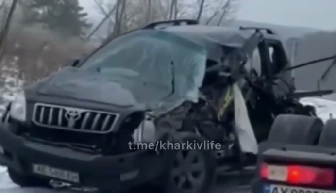 Иномарка превратилась в груду металла: под Харьковом произошло жуткое ДТП