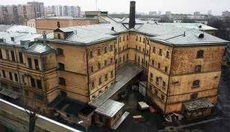 Узника Кремля подвергли пыткам из-за футболки с украинской символикой