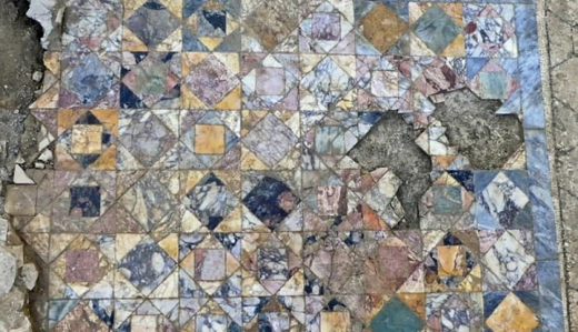 Археологи нашли во Франции шикарный мраморный 