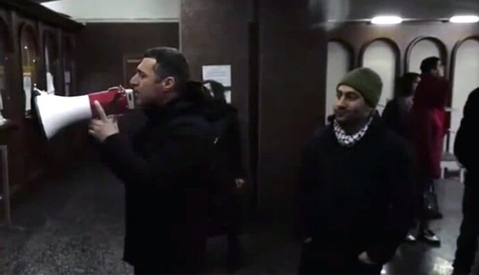 У Вірменії протестувальники проти Пашиняна увірвалися в урядову будівлю: фото і відео