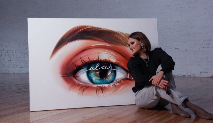 Українська візажистка написала незвичайну картину і встановила рекорд