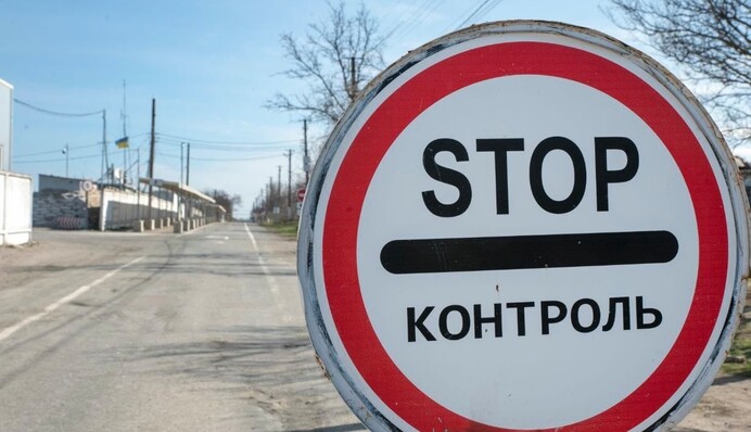 Поехать на Донбасс станет сложнее: боевики готовят странный закон