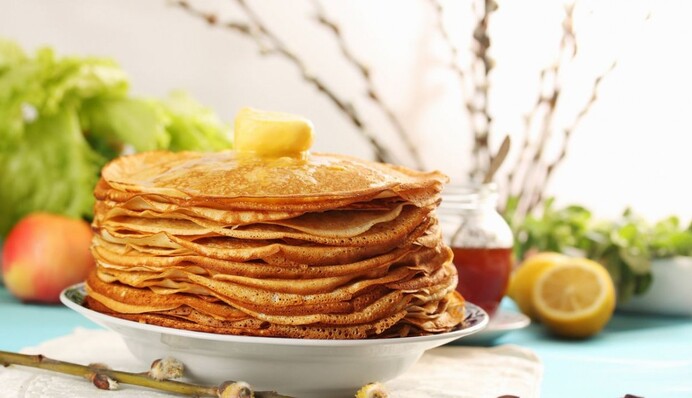 З Масляною! Красиві листівки і короткі привітання у віршах і прозі