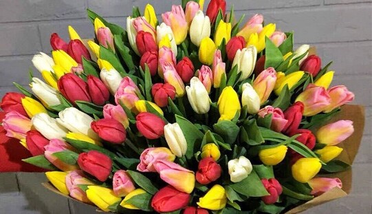 У Києві 8 березня продають букети квітів по 20 тис. грн: фото