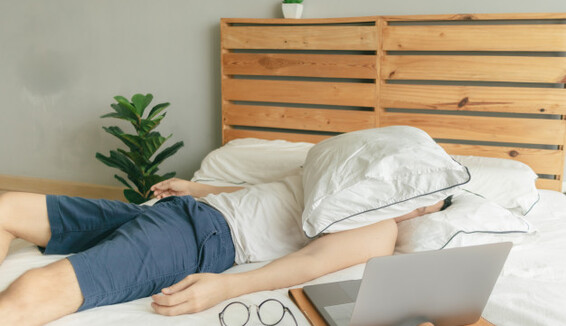 Названы пять главных бездельников по знаку Зодиака - лежат на кровати, но хотят много денег