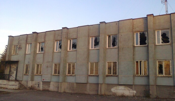 In Donbas, the bank building was looted and burned by marauders