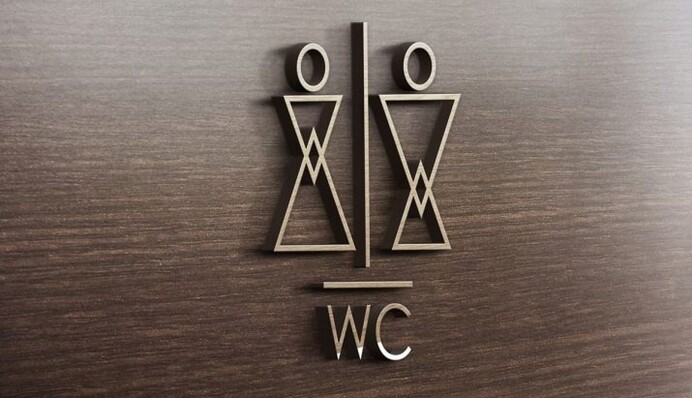 У київському виші до 8 березня урочисто відкрили туалет: мережа вибухнула жартами, відео